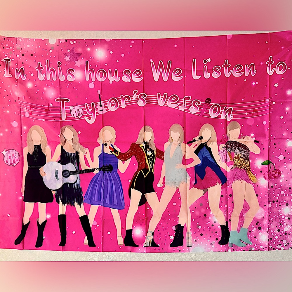 *NWT* “in this house we listen‎ to Taylor’s Version” tapestry